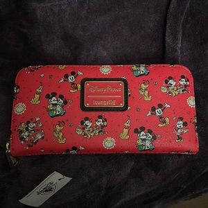 Disney loungefly mickeys run away railway wallet